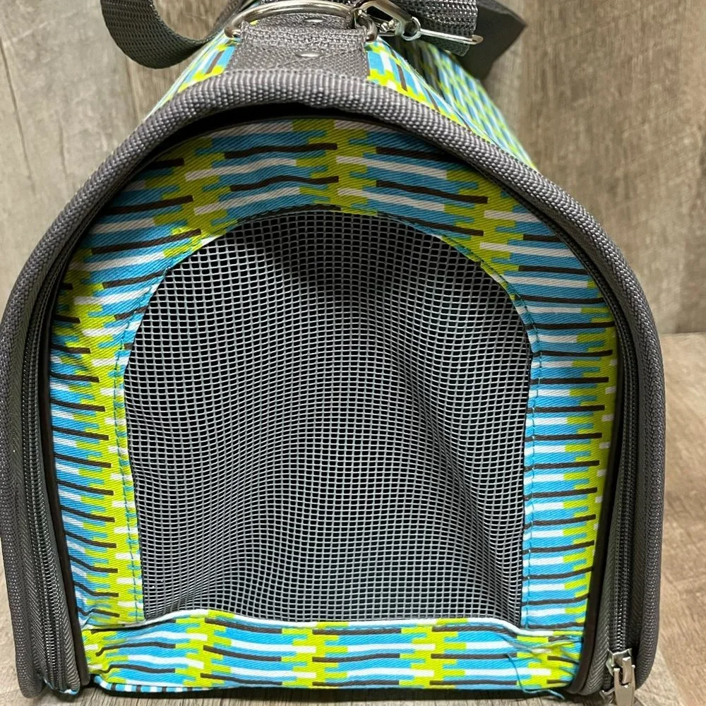 Pet carrier, Soft Sided Pet Travel Carrier, Small Size.
